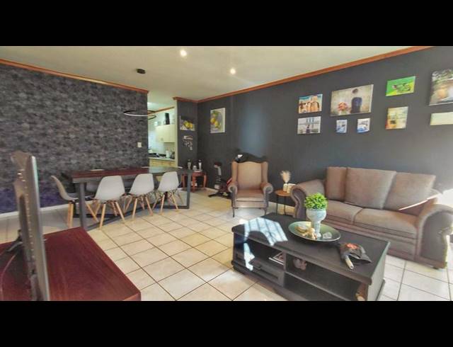 2 BEDROOM TOWNHOUSE FOR SALE IN LANGENHOVENPARK